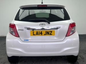 2014 Toyota Yaris 1.33 Dual Vvt-I Icon Plus Multidrive S Euro 5 5dr in White — image 6