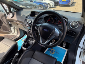 2013 Ford Fiesta 1.6t Ecoboost St-2 Euro 5 3dr in White — image 3
