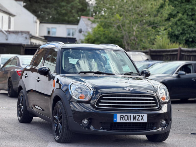 2011 MINI Countryman 1.6 Cooper Euro 5 (s/s) 5dr in Black — image 1