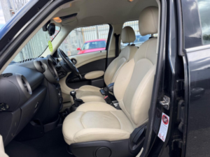 2011 MINI Countryman 1.6 Cooper Euro 5 (s/s) 5dr in Black — image 2