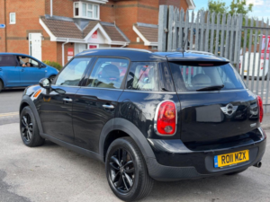 2011 MINI Countryman 1.6 Cooper Euro 5 (s/s) 5dr in Black — image 3