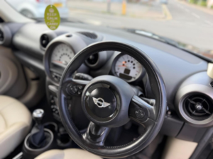 2011 MINI Countryman 1.6 Cooper Euro 5 (s/s) 5dr in Black — image 5