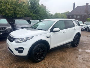 2017 Land Rover Discovery Sport Td4 Hse in White — image 4