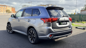 2017 Mitsubishi Outlander 2.0 H 12kwh 5h in Grey — image 2