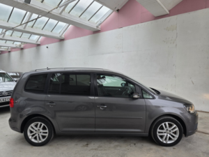 2014 Volkswagen Touran 1.6 Tdi Se in Grey — image 4