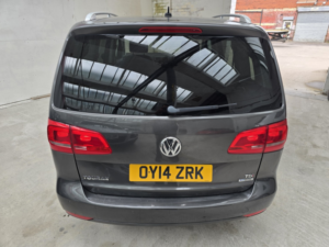 2014 Volkswagen Touran 1.6 Tdi Se in Grey — image 6