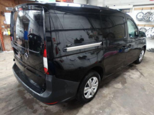 2022 Volkswagen Caddy Maxi 2.0 Tdi C20 Commerce Lwb Euro 6 (s/s) 6dr in Black — image 2