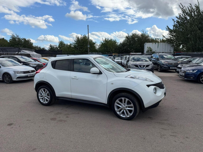 2012 Nissan Juke 1.6 Acenta Premium Euro 5 (s/s) 5dr in White — image 1