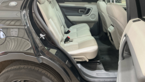 2016 Land Rover Discovery Sport Td4 Se Tech in Black — image 3