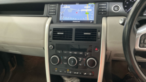 2016 Land Rover Discovery Sport Td4 Se Tech in Black — image 5