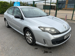 2010 Renault Laguna 2.0 Dci Dynamique Tomtom Euro 4 5dr in Silver — image 2