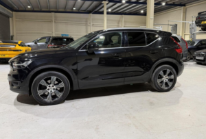 2019 Volvo Xc40 2.0 T4 Inscription Auto AWD Euro 6 (s/s) 5dr in Black — image 4