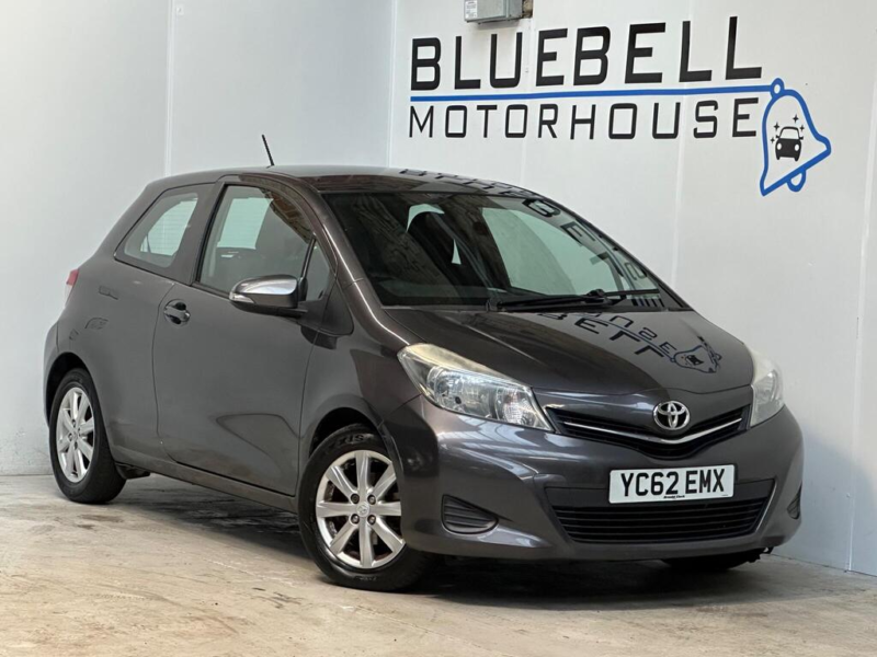 2012 Toyota Yaris 1.33 Dual Vvt-I Tr Euro 5 3dr in Grey — image 1