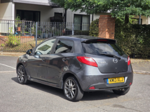 2013 Mazda Mazda2 1.3 Venture Hatchback 5dr Petrol Manual Euro 5 (84 Ps) in Grey — image 4