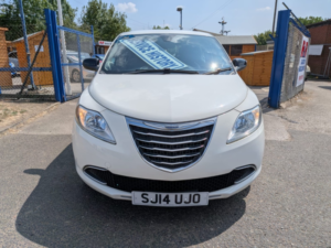2014 Chrysler Ypsilon 1.2 Ypsilon 1.2 Se in White — image 2