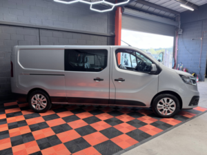 2023 Renault Trafic 2.0 Dci Blue Ll30 Sport Crew Van Double Cab 6dr Diesel Manual L2 H1 Euro 6 (s/s) (150 Ps) in Grey — image 3