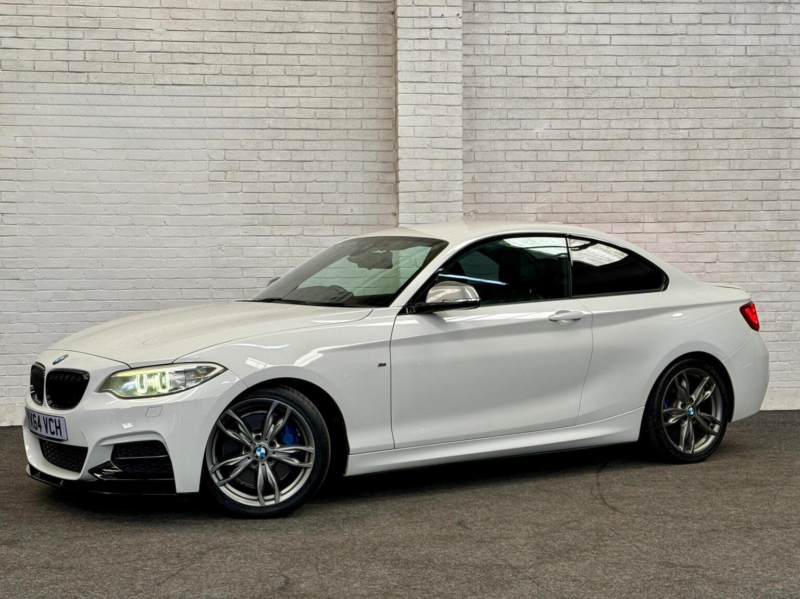 2014 BMW 2 Series 3.0 M235i Auto Euro 6 (s/s) 2dr in White — image 1
