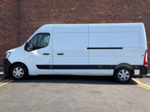 2023 Renault Master 2.3 Dci 35 Business+ Fwd Lwb Medium Roof Euro 6 4dr in White — image 5