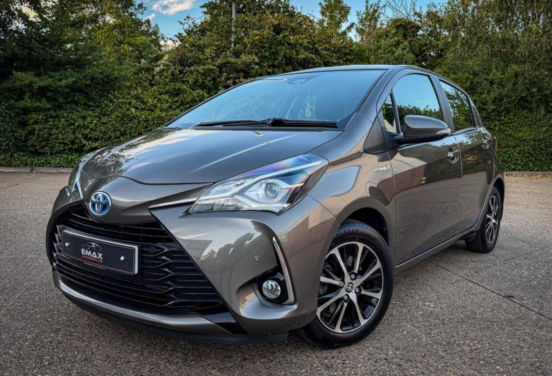 2018 Toyota Yaris 1.5 Vvt-H Icon Tech E-CVT Euro 6 (s/s) 5dr in Bronze — image 1