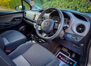2018 Toyota Yaris 1.5 Vvt-H Icon Tech E-CVT Euro 6 (s/s) 5dr in Bronze — image 3