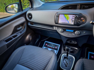 2018 Toyota Yaris 1.5 Vvt-H Icon Tech E-CVT Euro 6 (s/s) 5dr in Bronze — image 5