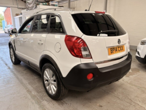 2014 Vauxhall Antara 2.2 Cdti Exclusiv in White — image 3