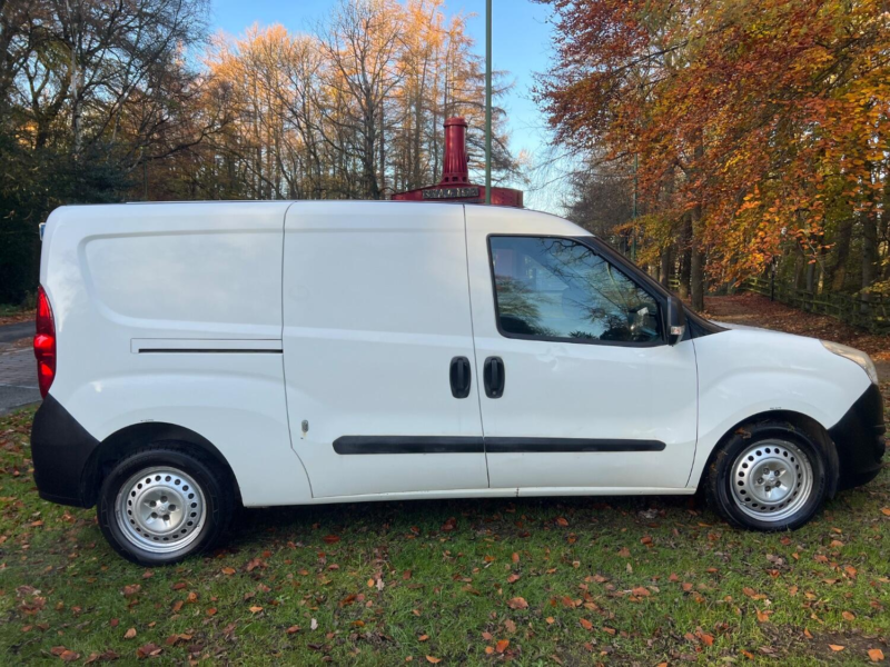 2016 Vauxhall Combo 1.6 Cdti 2300 16v in White — image 1