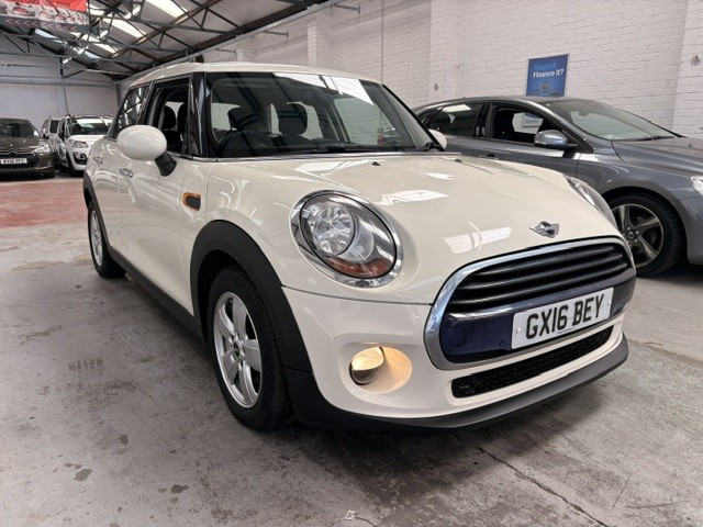 2016 MINI Hatch 1.5 5-Door Hatch Cooper D in White — image 1