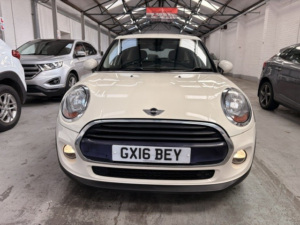 2016 MINI Hatch 1.5 5-Door Hatch Cooper D in White — image 6