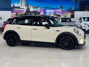2018 MINI Hatch 1.5 Cooper Euro 6 (s/s) 5dr in White — image 2