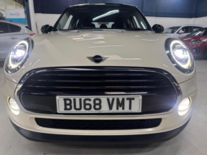 2018 MINI Hatch 1.5 Cooper Euro 6 (s/s) 5dr in White — image 4
