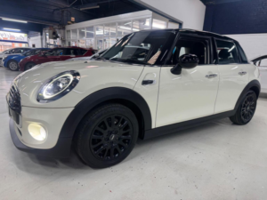 2018 MINI Hatch 1.5 Cooper Euro 6 (s/s) 5dr in White — image 5