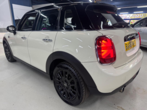 2018 MINI Hatch 1.5 Cooper Euro 6 (s/s) 5dr in White — image 6