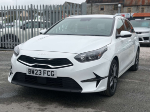 2023 Kia Ceed 1.5 Ceed 3 Isg 5dr in White — image 3