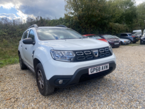 2019 Dacia Duster 1.6 Essential Sce 115 4x2 My19 in White — image 2
