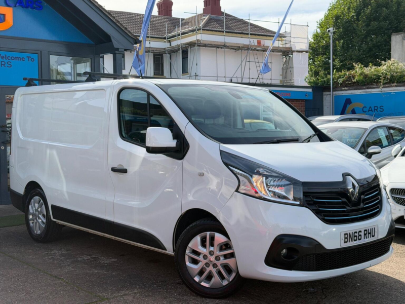 2016 Renault Trafic 1.6 Dci 27 Sport Nav Swb Standard Roof Euro 6 5dr in White — image 1