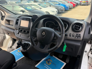 2016 Renault Trafic 1.6 Dci 27 Sport Nav Swb Standard Roof Euro 6 5dr in White — image 2