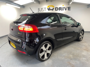 2013 Kia Rio 1.4 Crdi Ecodynamics 3 Hatchback 3dr Diesel Manual Euro 5 (s/s) (89 Bhp) in Black — image 5