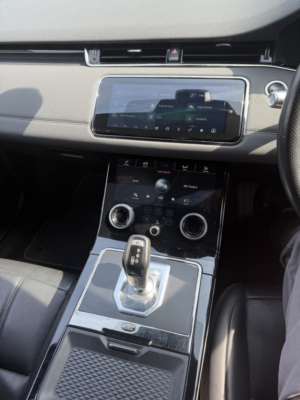 2020 Land Rover Range Rover Evoque 2.0 D180 Mhev R-Dynamic Se in Black — image 4