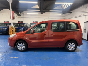 2011 Peugeot Partner Tepee 1.6 Hdi Tepee S in Red — image 6