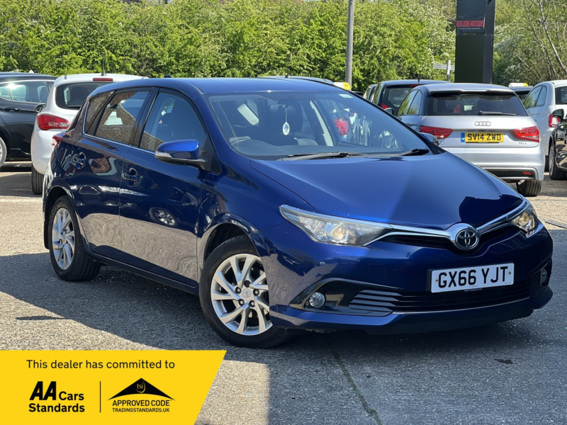 2016 Toyota Auris 1.2 Vvt-I Business Edition in Blue — image 1