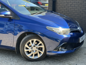 2016 Toyota Auris 1.2 Vvt-I Business Edition in Blue — image 4
