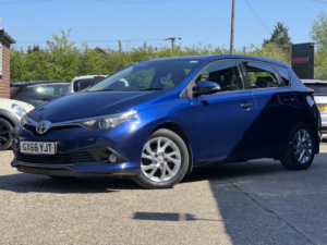 2016 Toyota Auris 1.2 Vvt-I Business Edition in Blue — image 5