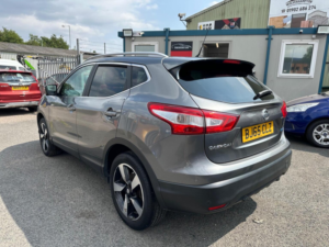 2015 Nissan Qashqai 1.6 Dci N-Tec+ 2WD Euro 6 (s/s) 5dr in Grey — image 3