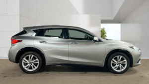 2017 Infiniti Q30 1.5d Business Executive Hatchback 5dr Diesel Manual Euro 6 (s/s) (109 Ps) in Silver — image 4