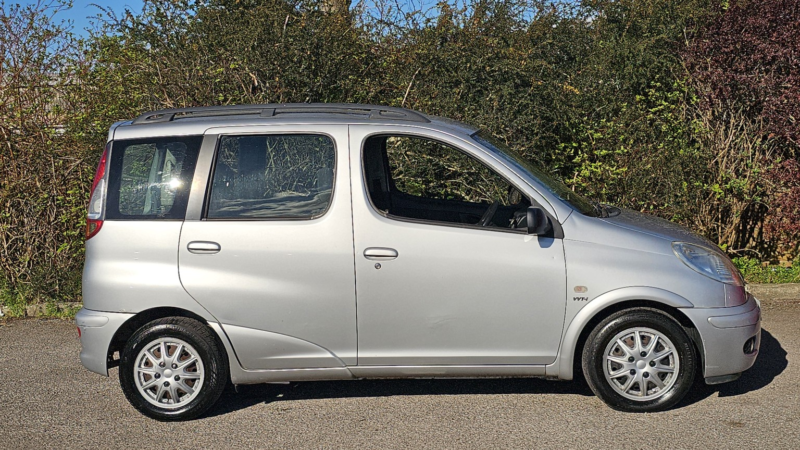 2003 Toyota Yaris Verso 1.3 Vvt-I T Spirit in Silver — image 1