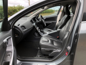 2017 Volvo V60 2.4 Se Nav D5 Twin Engine Diesel Plug-In-Hybrid Automatic AWD - Full Service History in Grey — image 4