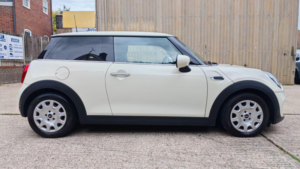 2020 MINI Hatch 1.5 One Classic Euro 6 (s/s) 3dr in White — image 5