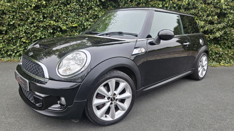 2012 MINI Hatch 1.6 Cooper S Automatic 3dr (184bhp) in Black — image 1