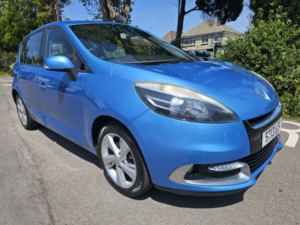 2013 Renault Scenic 1.5 Dci Dynamique Tomtom in Blue — image 2